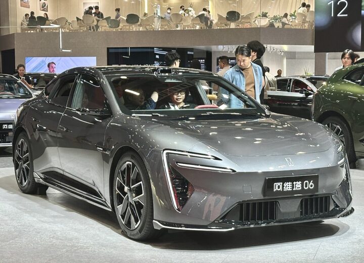 Avatr 06